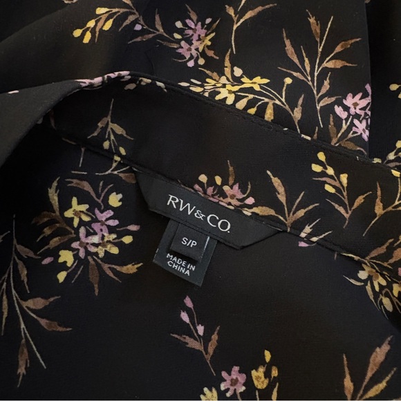 RW&CO. Black Floral Blouse with Ruffle Sleeves S - Picture 5 of 9